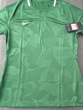 Nike Green Women's Athletic Jersey with Black Retail Hang Tag